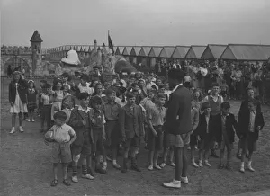 Amusements Gallery: A large group of children at Butlins are entertained by a single male Redcoat