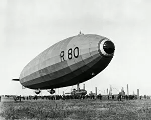 Airship Collection: Launch of the Vickers Airship R80 at Barrow, Walney Isla?