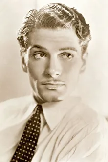 Screen Gallery: Laurence Olivier / Tie