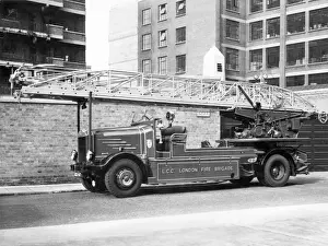 Turntable Prints: LCC-LFB 100ft mechanical turntable ladder (TL)