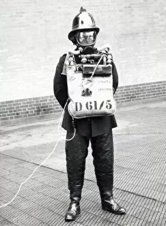 Images Dated 31st May 1964: LCC-LFB Breathing apparatus communications set