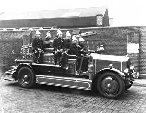 London Fire Brigade Gallery: LCC-LFB Dennis motorised fire pump and crew