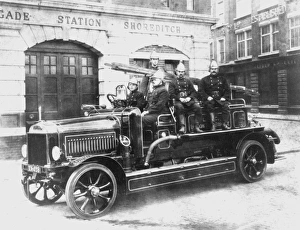 LCC-LFB Dennis motorised Hatfield fire engine