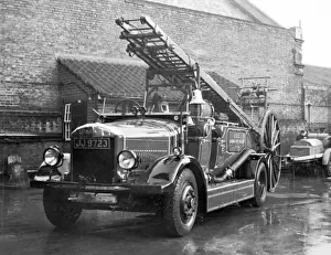 Livery Prints: LCC-LFB Dennis open pump escape at a fire station