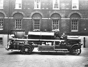 Petroleum Collection: LCC-LFB early foam tender at Southwark with crew