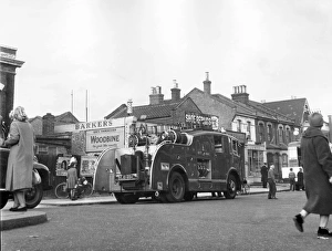 Images Dated 31st May 1960: LCC-LFB Fire engine parked in a London street