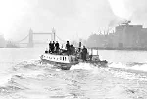 LCC-LFB fireboat Beta III, midstream on River Thames