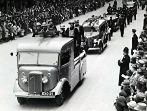Bedford Collection: LCC-LFB in Lord Mayors Show, City of London