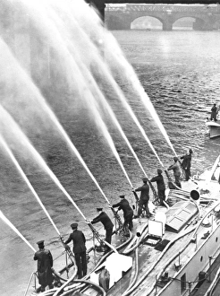 Images Dated 29th November 2011: LCC-LFB Massey Shaw fireboat, Blackfriars, London