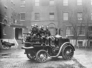 Images Dated 8th December 2011: LCC-LFB Motorised Fire King fire engine
