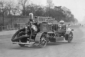 Images Dated 8th December 2011: LCC-LFB motorised Hatfield type fire engine