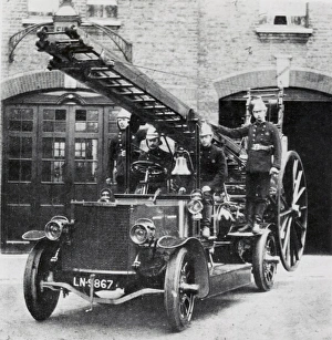 Escapes Gallery: LCC-LFB motorised pump-escape at Greenwich