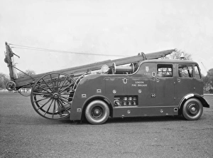 Images Dated 31st May 1960: LCC-LFB new diesel dual-purpose appliance