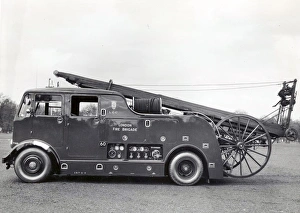 Images Dated 31st May 1960: LCC-LFB new diesel dual-purpose appliance