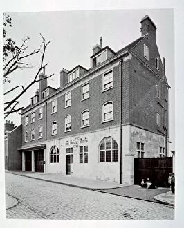 Docks Collection: LCC-LFB Pageants Wharf fire station, Rotherhithe
