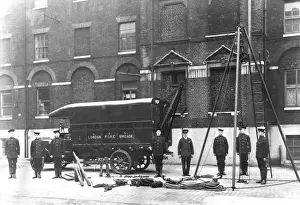Rescues Prints: LCC-LFB Southwarks breakdown lorry and crew