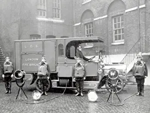LCC-LFB Southwarks Emergency Tender and crew