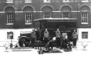 LCC-LFB Southwarks Emergency Tender and crew LCC-LFB Southwarks Emergency Tender and crew