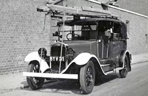 Images Dated 3rd October 2011: LCC-LFB taxi converted for fire brigade use, WW2