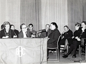 Images Dated 31st May 1966: LCC-LFB Wilfred Pickles (BBC) at Fire Brigade HQ