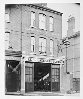 Images Dated 1st November 2011: LCC-MFB Battersea sub-fire station, London SW8