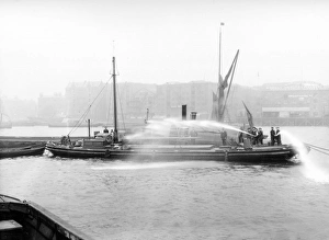 Images Dated 26th October 2011: LCC-MFB Fire float and tug at drills