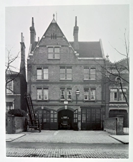 Images Dated 1st November 2011: LCC-MFB Peckham fire station, Camberwell