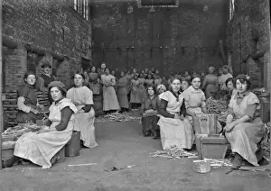 Containers Prints: Lead Shrapnel manufacturing - Women - WW1