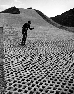 Images Dated 1st September 2011: Learning to Ski