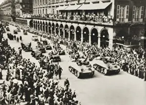 Leclercs troops parade - Rue de Rivoli