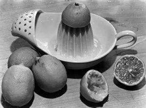 Images Dated 29th March 2018: LEMON SQUEEZER 1930S