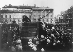 Addressing Gallery: Lenin / Anon Photo / Trotsky
