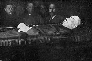 Images Dated 12th April 2012: Lenin in Coffin