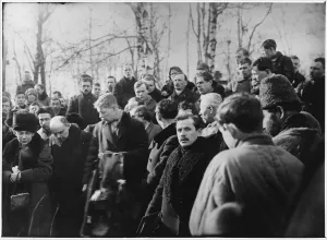 Bowed Prints: Lenin at a Funeral 1919