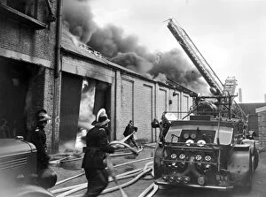 London Fire Brigade Gallery: LFB at 25 pump fire, warehouse in Fulham