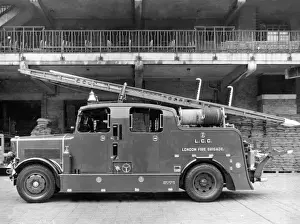 Lorry Prints: LFB enclosed Leyland pump, Brigade HQ, WW2