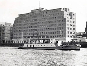 Images Dated 3rd October 2011: LFB fireboat Gamma II near Brigade HQ - Lambeth
