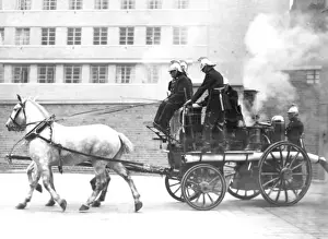 LFB horse drawn steamer at modern LFB review