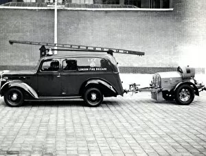 Images Dated 3rd October 2011: LFB wartime emergency appliance and trailer pump, WW2