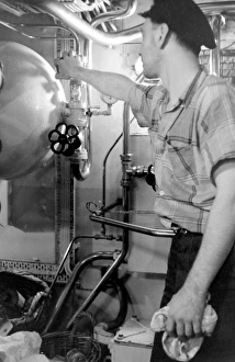 Adjusting Tv, 1960S