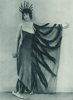 Images Dated 1st August 2017: Lillah McCarthy in Elspeth Phelps -Nymphs of Forest tableau