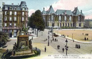 Arts Prints: Lille, France - Place de la Republique with the Statue of Faidherbe