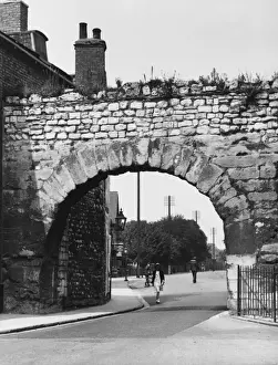 Lincoln / Roman Arch / 1940S