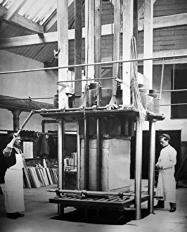 Pressing Prints: Linen manufacture, Pressing bale of linen