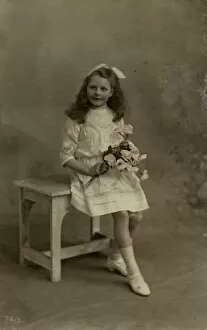Images Dated 4th January 2012: Little girl with bunch of pink roses