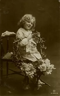 Images Dated 4th January 2012: Little girl with garland of flowers