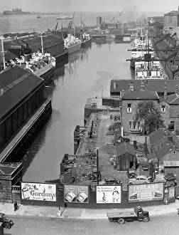 Images Dated 7th October 2015: Liverpool Docks