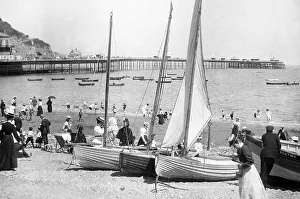 Llandudno Collection: Llandudno Pier and beach