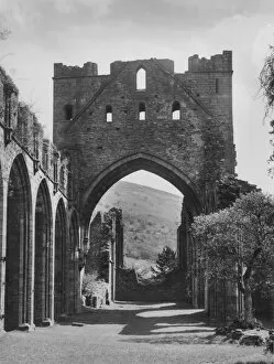 Images Dated 13th June 2011: Llanthony Abbey