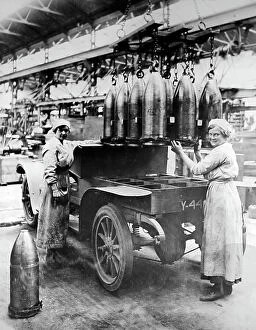 Munitions Collection: Loading shells onto a lorry in a munitions factory - WW0